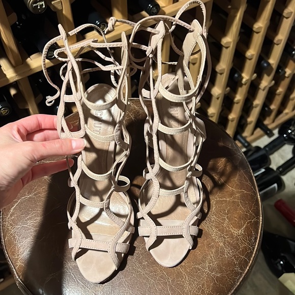 Schultz caged heel - Picture 2 of 5